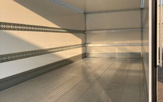 Quarta-Fahrzeugbau Koffer_Aufbau-Ladungssicherung Alu_Boden