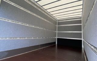 Quarta-Fahrzeugbau Koffer_Aufbau Siebdruckboden Transluzent_Dach