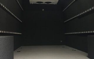 Quarta-Fahrzeugbau Moebel_Kunst_Transporte Klima-Standheizung Laderaum Staebchenzurrleiste Teppich