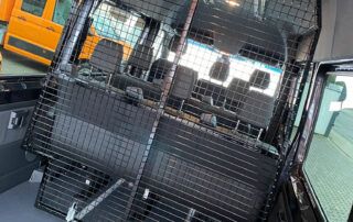 Quarta-Fahrzeugbau-Trenngitter verstellbar Laderaum